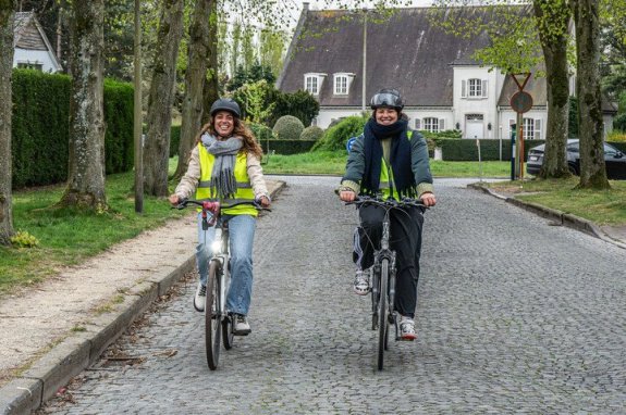 2 fietsers naast elkaar